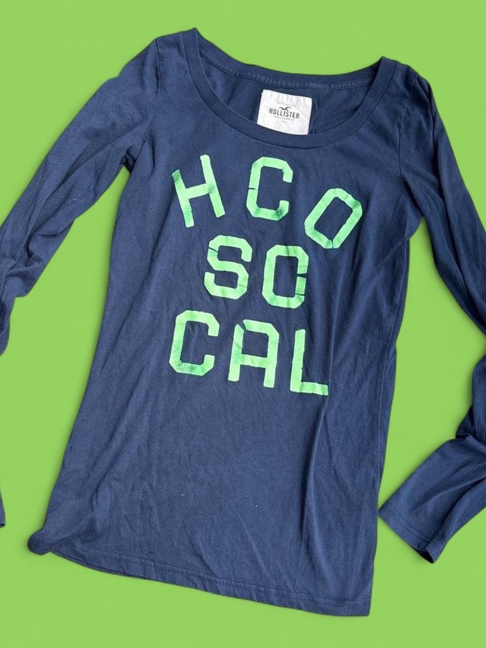 Hollister Y2K ' Navy Long-Sleeve Graphic Tee - Green Lettering